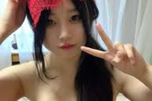 香港女星淡出娱乐多年曾因丈夫出轨离婚如今在国外经营武馆
