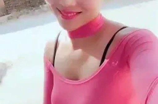 网红草帽姐刚出院就做公益！回老家给村民送月饼反被网友怼作秀