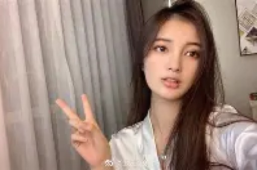 女星超大牌排场惹热议与男助理亲密举动引全网吵翻